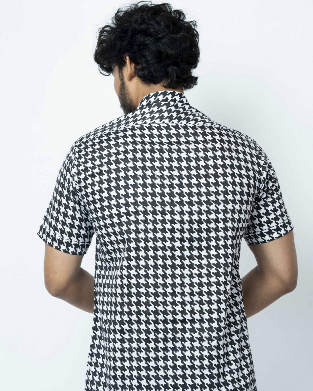 Black & White Houndstooth Print Mens Half Shirt.