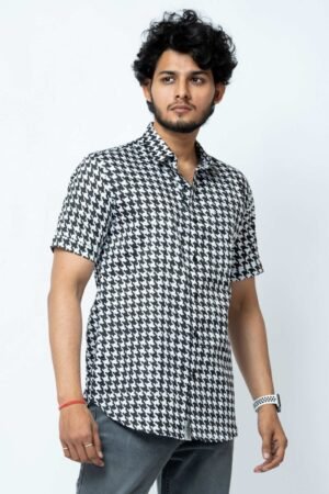 BLACK & WHITE HOUNDSTOOTH PRINT MENS HALF SHIRT. - Image 2