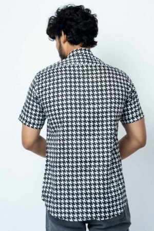 BLACK & WHITE HOUNDSTOOTH PRINT MENS HALF SHIRT. - Image 3