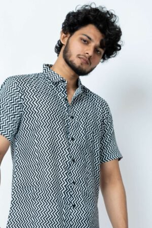 BLACK AND WHITE ZIG ZAG  PRINT SUMMER REGULAR FIT SHIRT. - Image 4