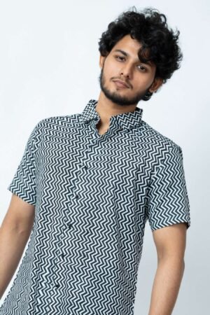 BLACK AND WHITE ZIG ZAG  PRINT SUMMER REGULAR FIT SHIRT. - Image 5