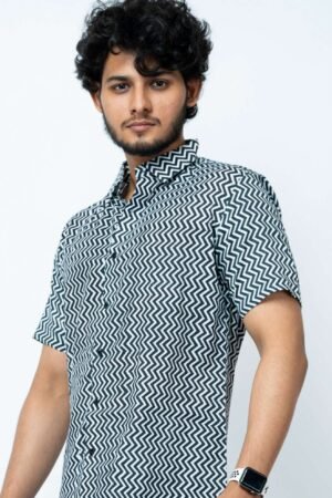 BLACK AND WHITE ZIG ZAG  PRINT SUMMER REGULAR FIT SHIRT. - Image 7