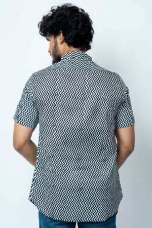 BLACK AND WHITE ZIG ZAG  PRINT SUMMER REGULAR FIT SHIRT. - Image 2
