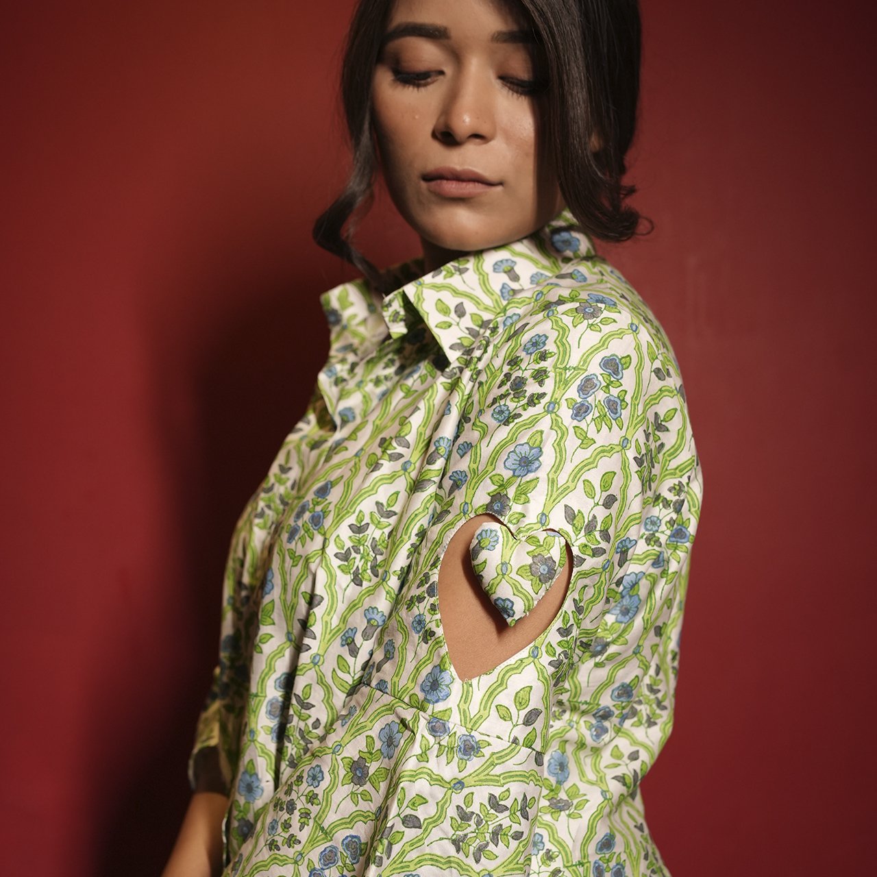 Women Cotton Kurta Set In Green Blue Floral Block Print - Image 3
